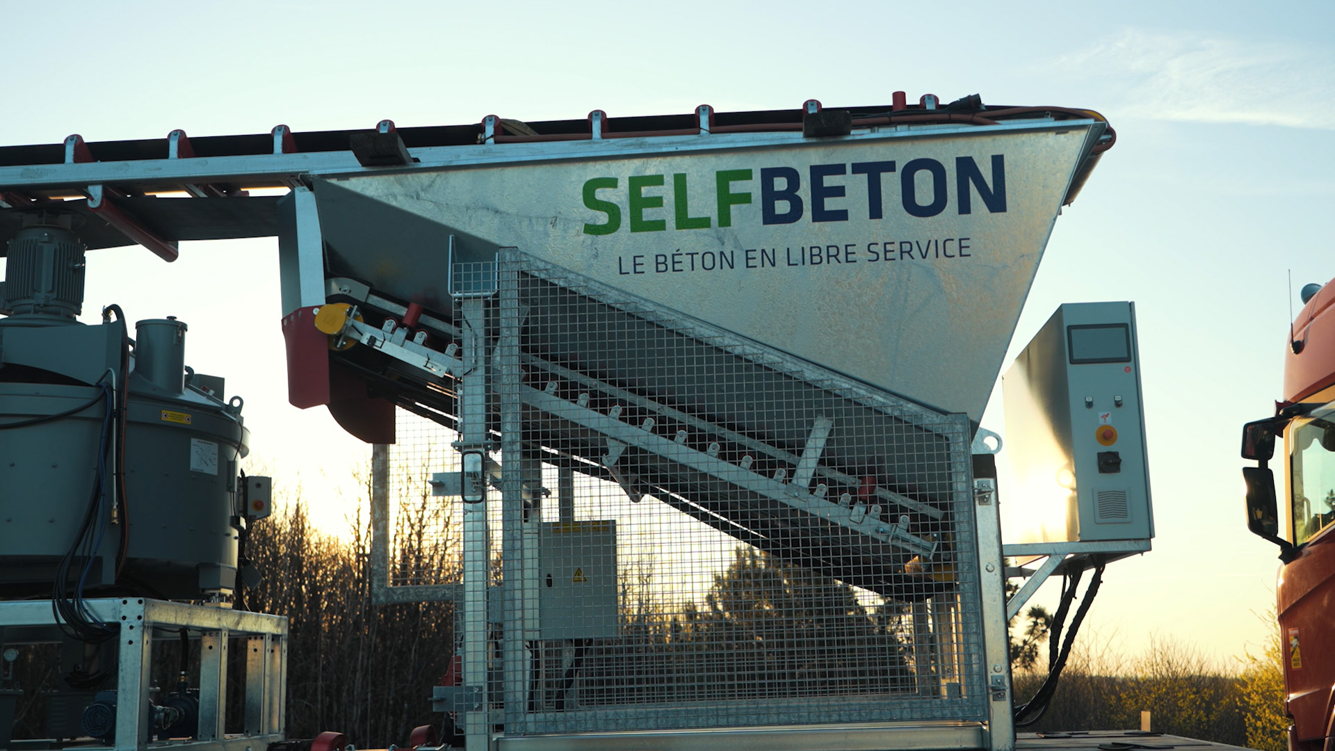 Distributeur de béton SELFBÉTON en libre accès en Périgord Noir