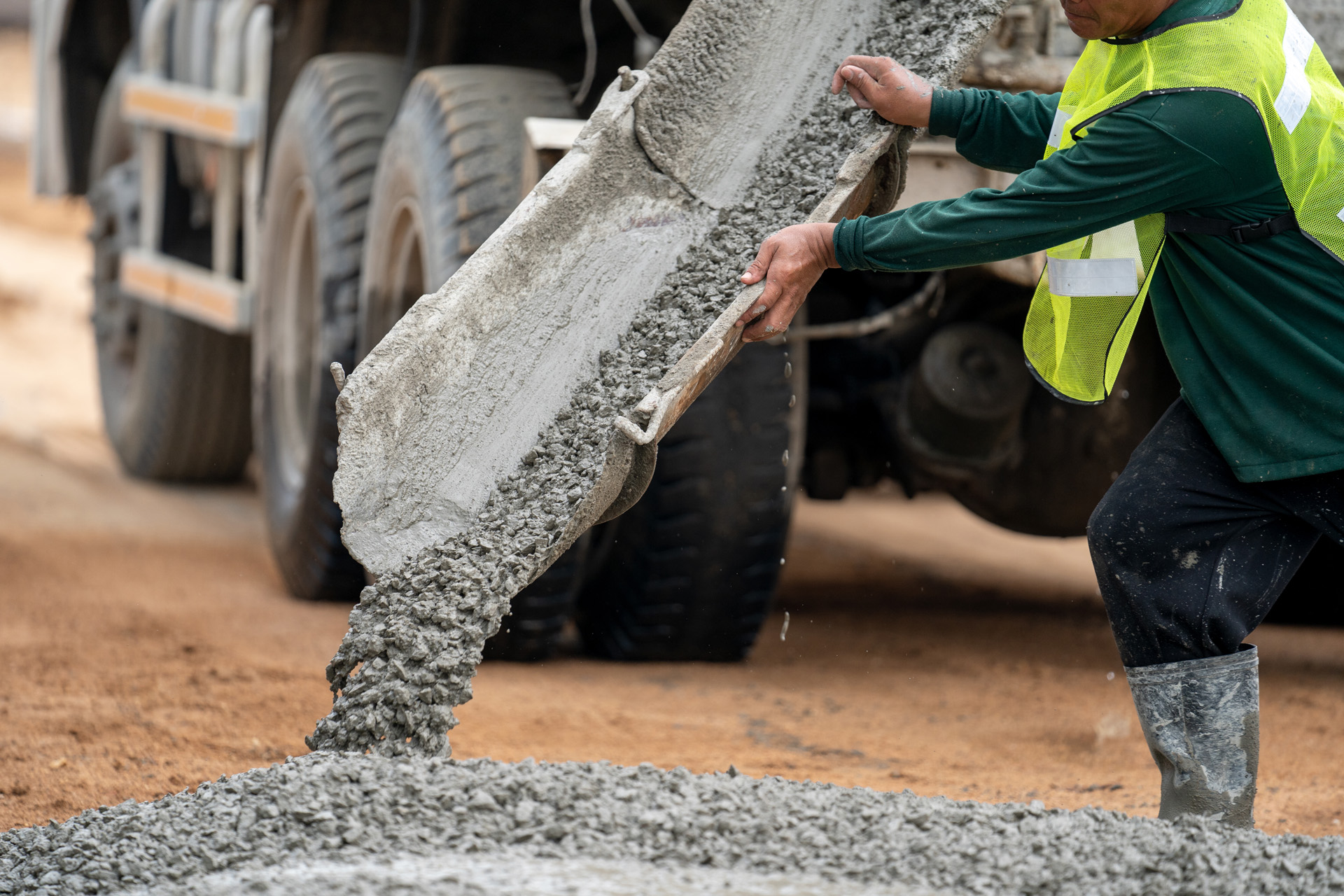 Livraison de béton en camion benne à Sarlat et en Périgord Noir